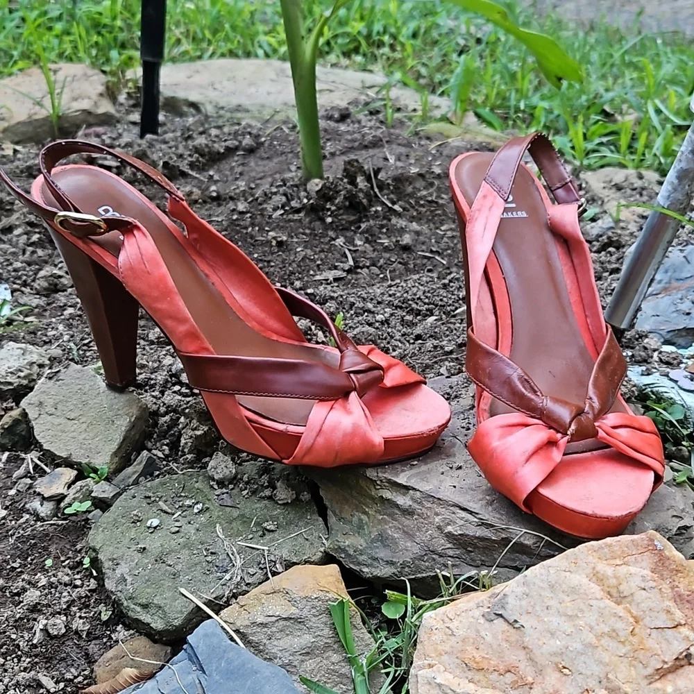 BAKERS Coral Orange & Brown Slingback Heels